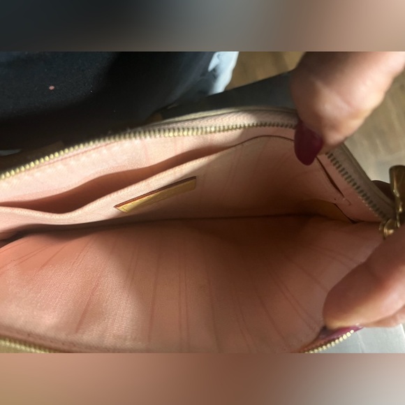 Gently used - Picture 3 of 6